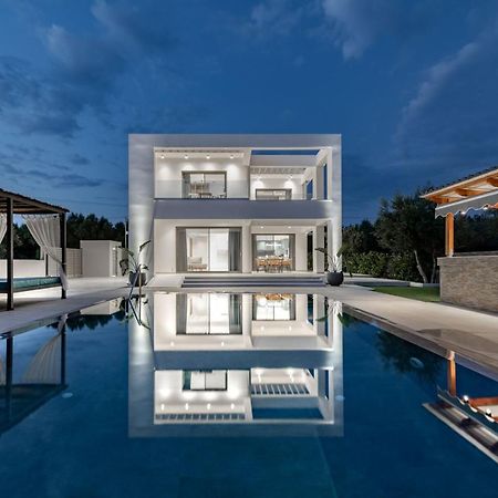 Antonia Villa - Luxurious Serenity With Private Pool, By Zantewize Kalipadhon Экстерьер фото