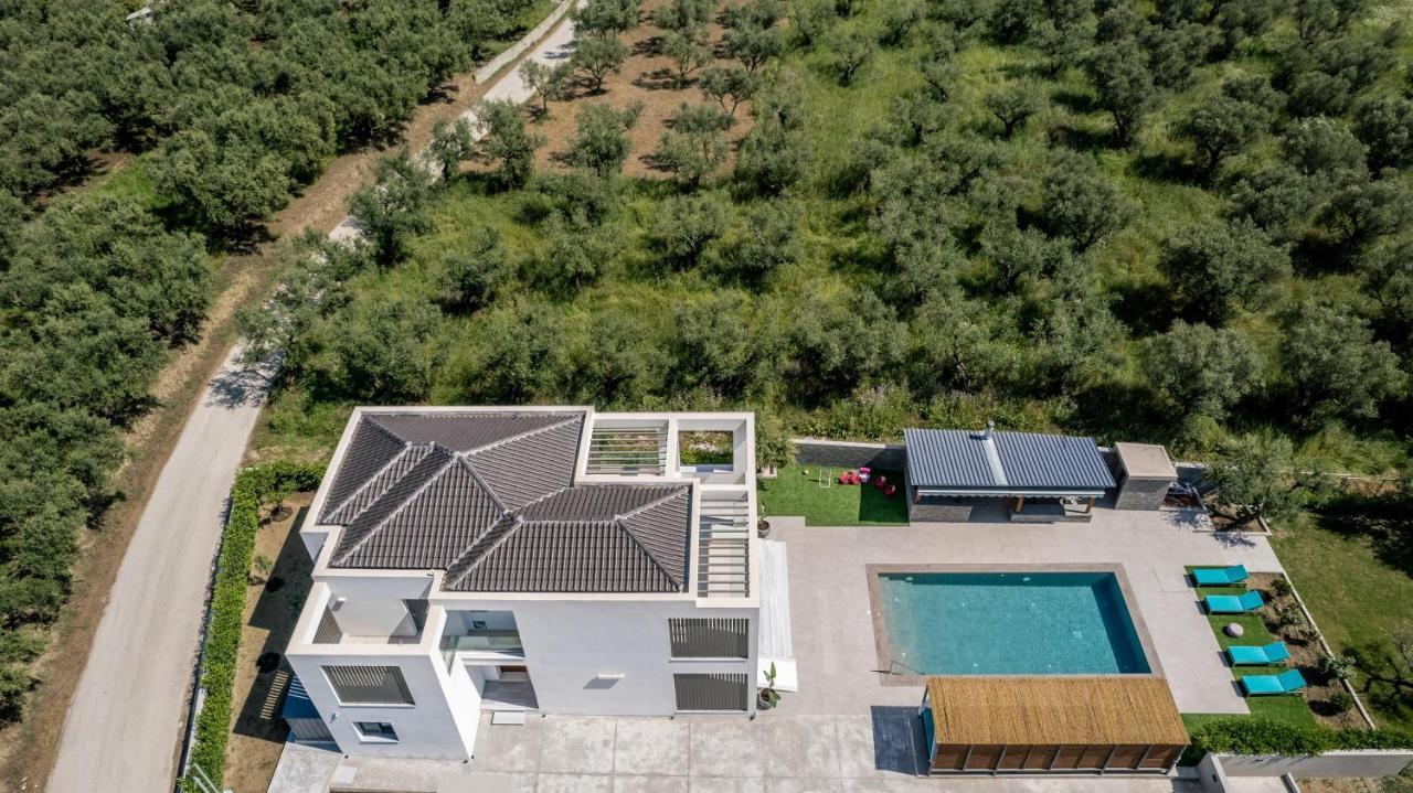 Antonia Villa - Luxurious Serenity With Private Pool, By Zantewize Kalipadhon Экстерьер фото