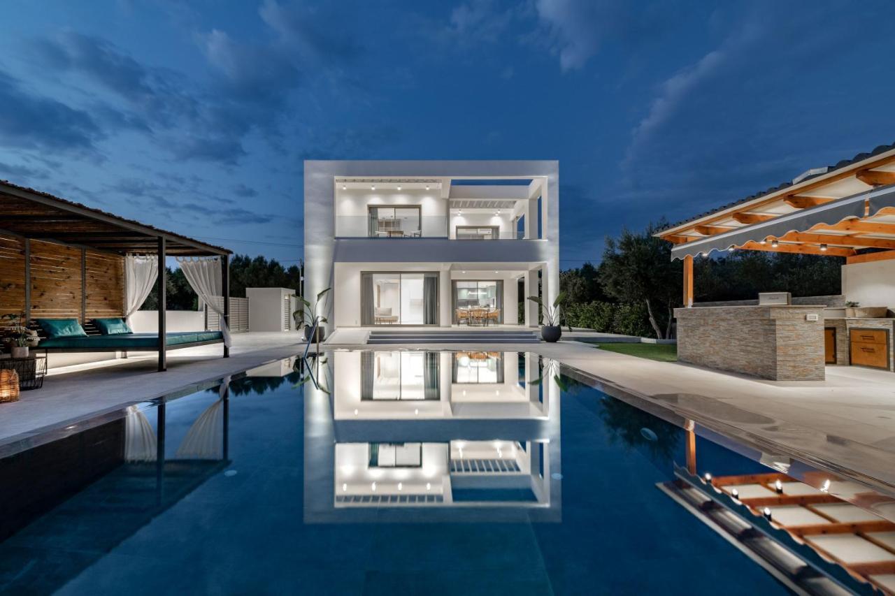 Antonia Villa - Luxurious Serenity With Private Pool, By Zantewize Kalipadhon Экстерьер фото
