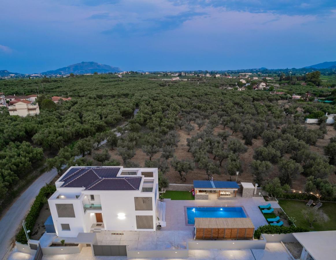 Antonia Villa - Luxurious Serenity With Private Pool, By Zantewize Kalipadhon Экстерьер фото