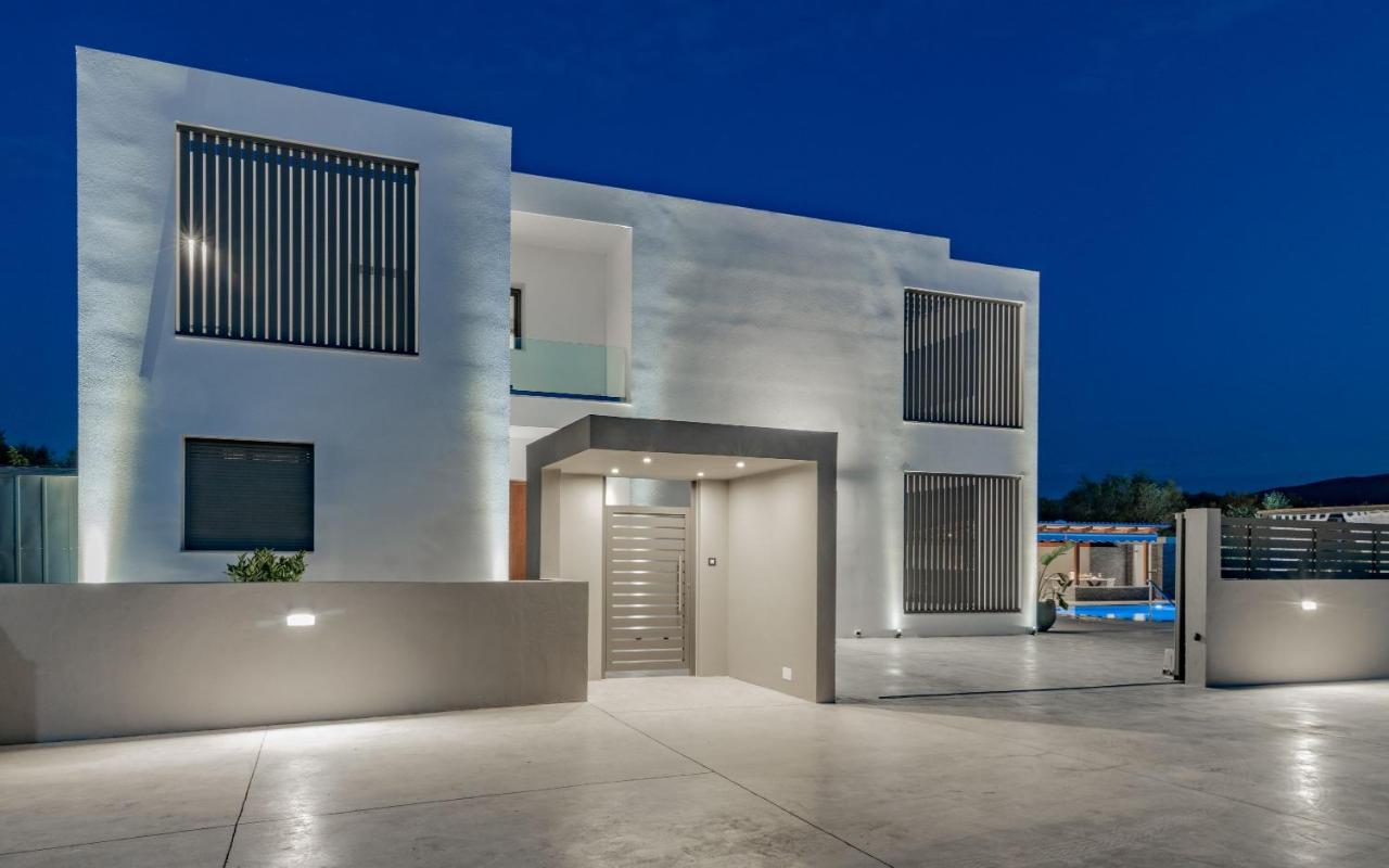 Antonia Villa - Luxurious Serenity With Private Pool, By Zantewize Kalipadhon Экстерьер фото