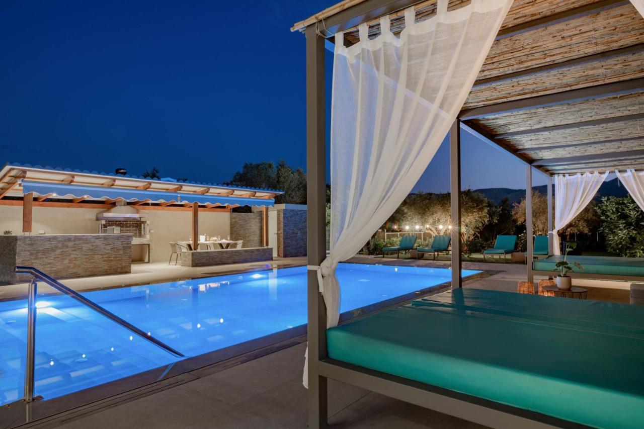 Antonia Villa - Luxurious Serenity With Private Pool, By Zantewize Kalipadhon Экстерьер фото