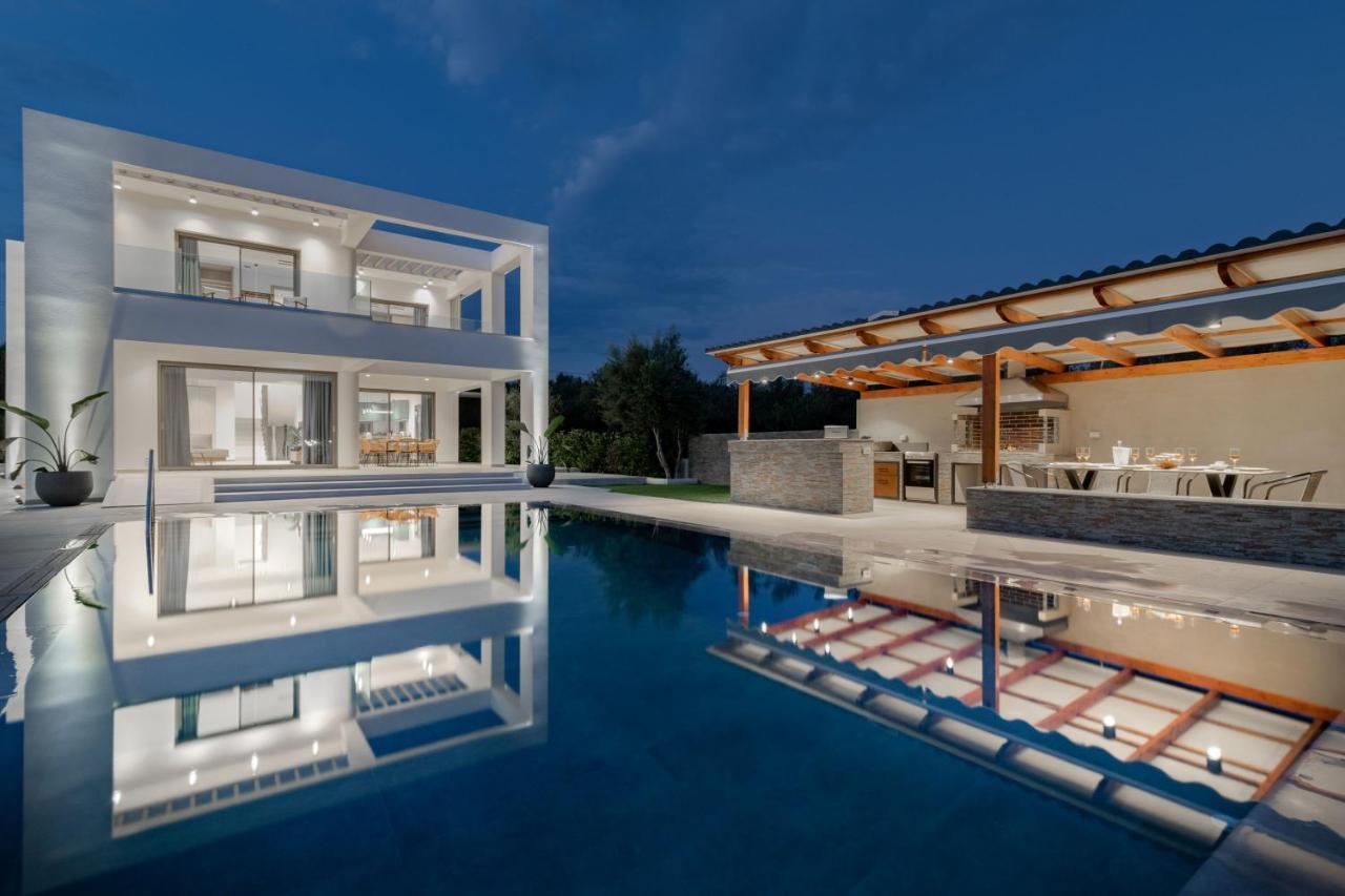 Antonia Villa - Luxurious Serenity With Private Pool, By Zantewize Kalipadhon Экстерьер фото