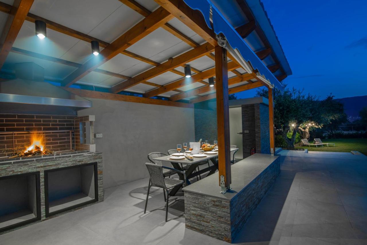 Antonia Villa - Luxurious Serenity With Private Pool, By Zantewize Kalipadhon Экстерьер фото